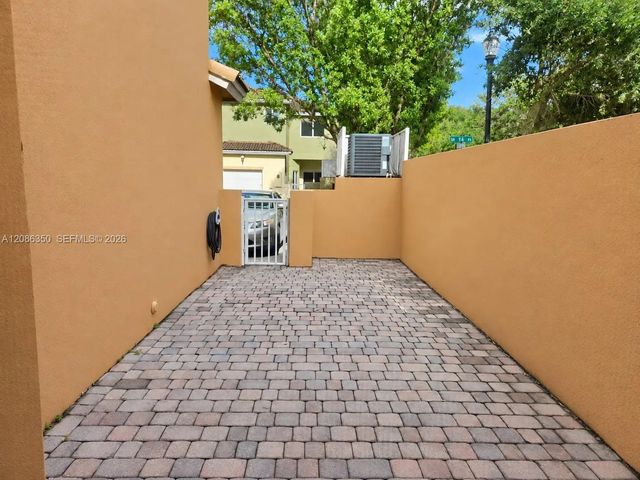 3 of 6 - 2356 Se 16th Place, Homestead, FL