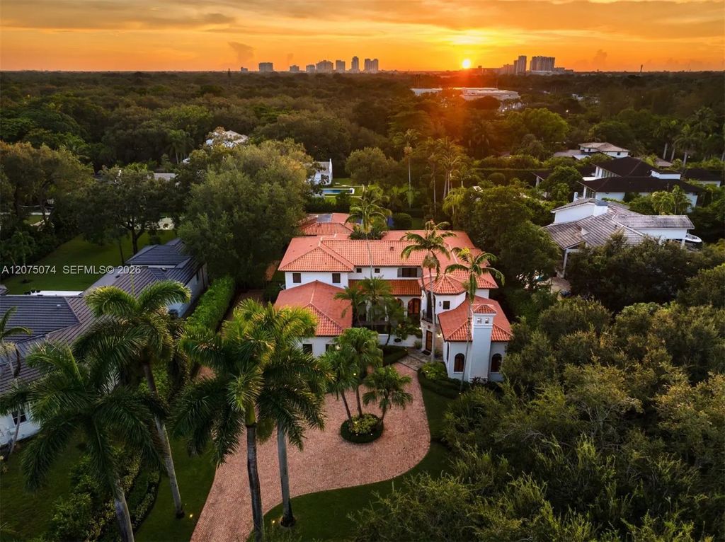 8800 Sw 57th Avenue, Pinecrest
