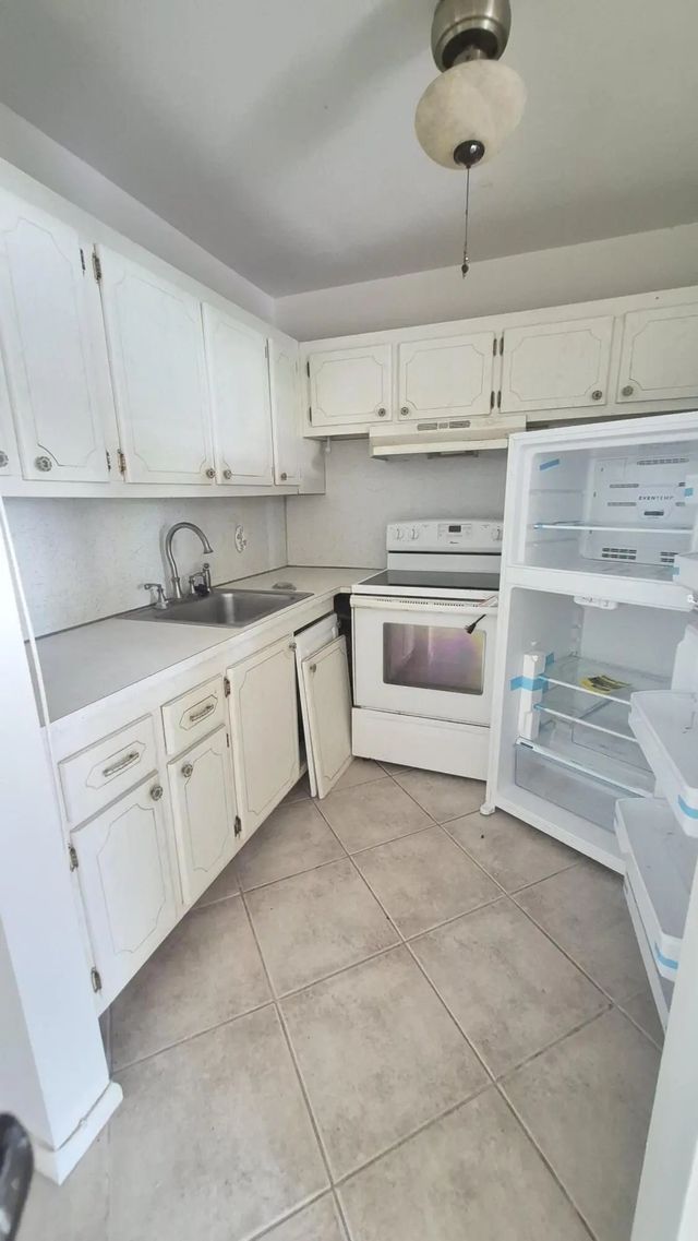 79 Canterbury D, West Palm Beach
