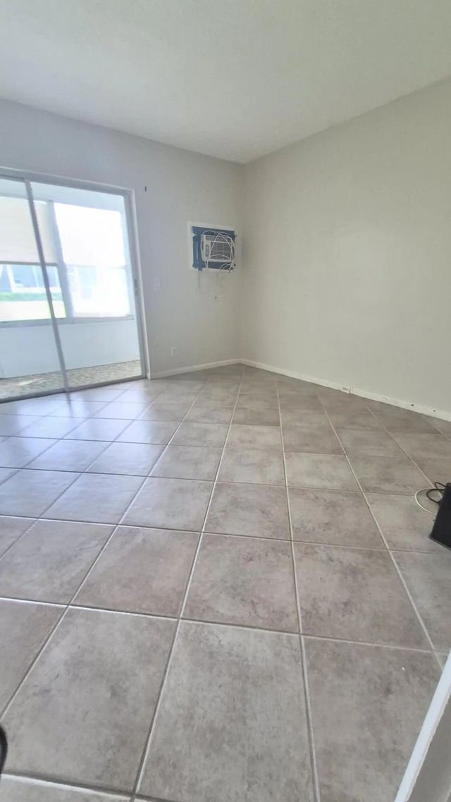 4 of 7 - 79 Canterbury D, West Palm Beach, FL