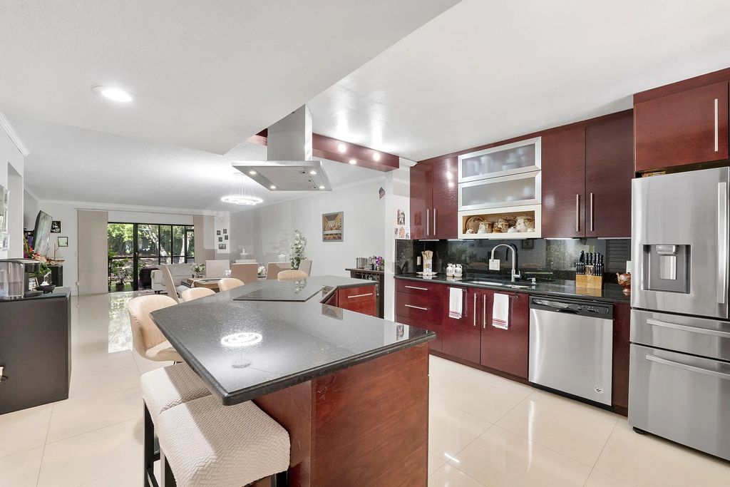 435 Lakeview Drive #104, Weston