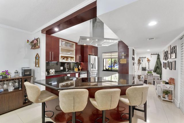 3 of 31 - 435 Lakeview Drive #104, Weston, FL