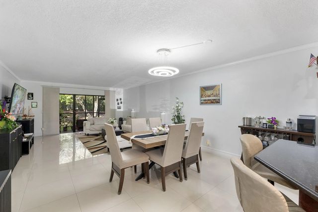 5 of 31 - 435 Lakeview Drive #104, Weston, FL