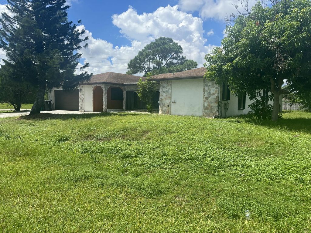 1698 Se Manth Lane, Port St. Lucie