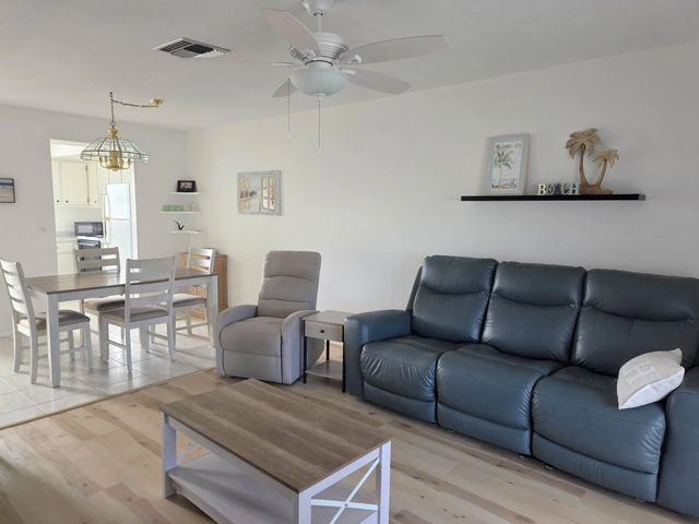 4 of 28 - 2867 Ashley Drive W #c, West Palm Beach, FL