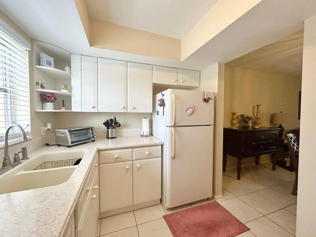 3 of 41 - 2811 Ashley Drive W #e, West Palm Beach, FL