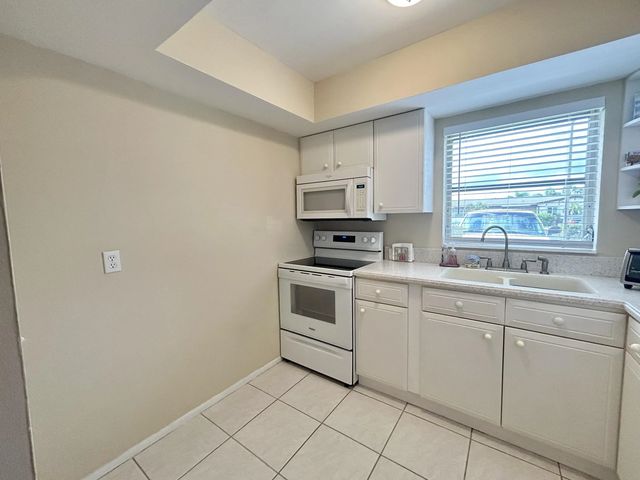 4 of 41 - 2811 Ashley Drive W #e, West Palm Beach, FL