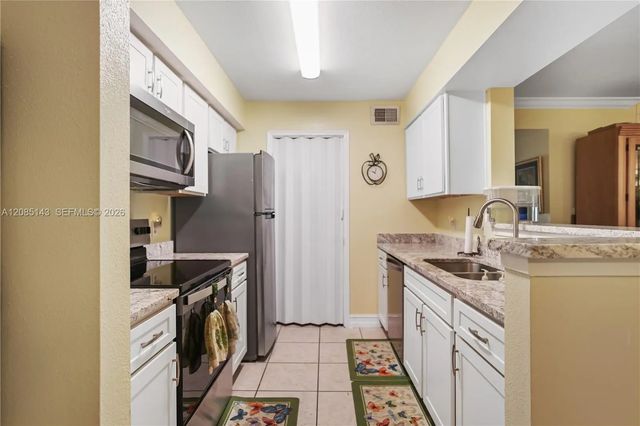 4 of 28 - 2440 Nw 33rd Street #1803, Oakland Park, FL
