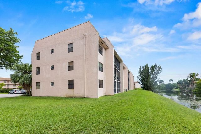 3 of 19 - 10442 Sunrise Lakes Boulevard #212, Sunrise, FL