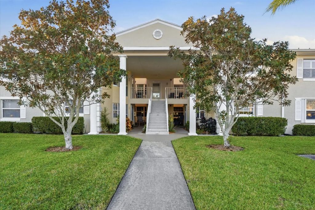 428 Grove Isle Circle #9, Vero Beach