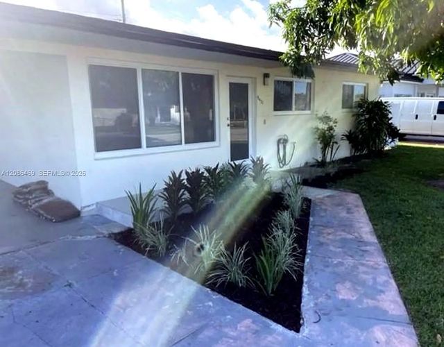 5431 W 8th Court, Hialeah