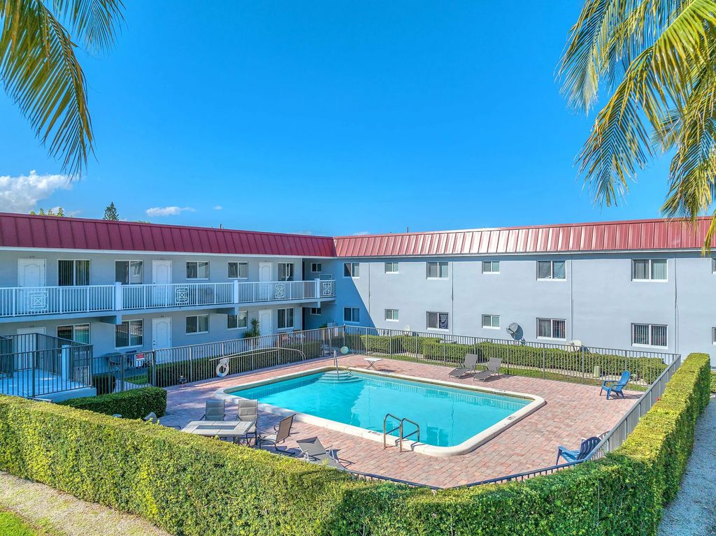 450 W Camino Real, Boca Raton