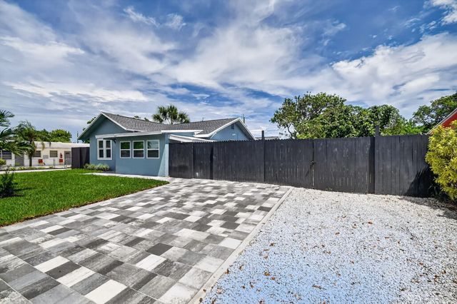 4 of 94 - 1002 S B Street, Lake Worth Beach, FL