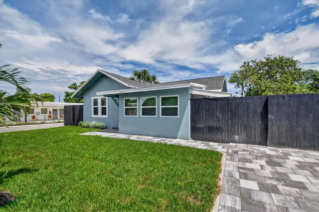 5 of 94 - 1002 S B Street, Lake Worth Beach, FL