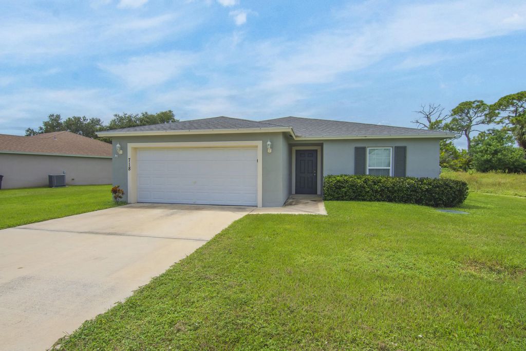 718 Ne Perch Lane, Port St. Lucie