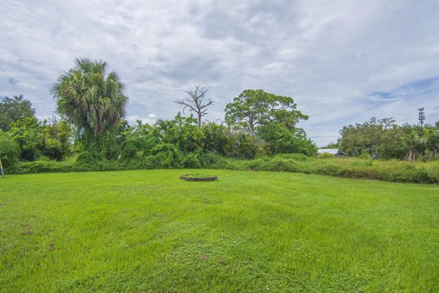 2 of 40 - 718 Ne Perch Lane, Port St. Lucie, FL