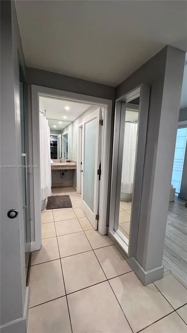 2 of 5 - 1036 Ocean Drive #b205, Miami Beach, FL