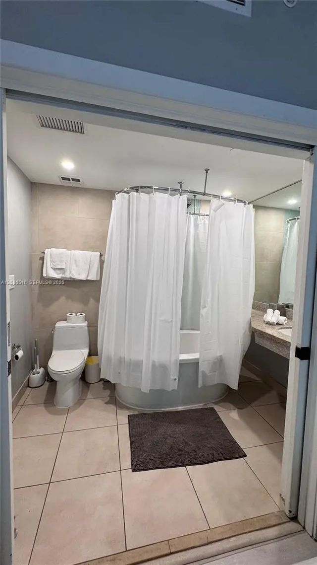 4 of 5 - 1036 Ocean Drive #b205, Miami Beach, FL