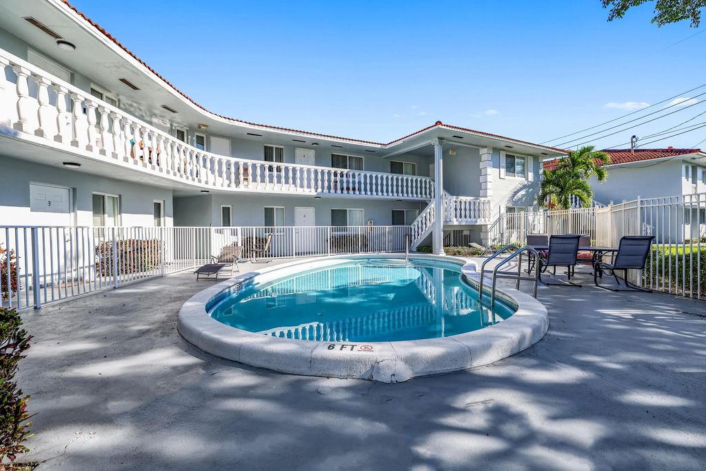 431 W Camino Real, Boca Raton