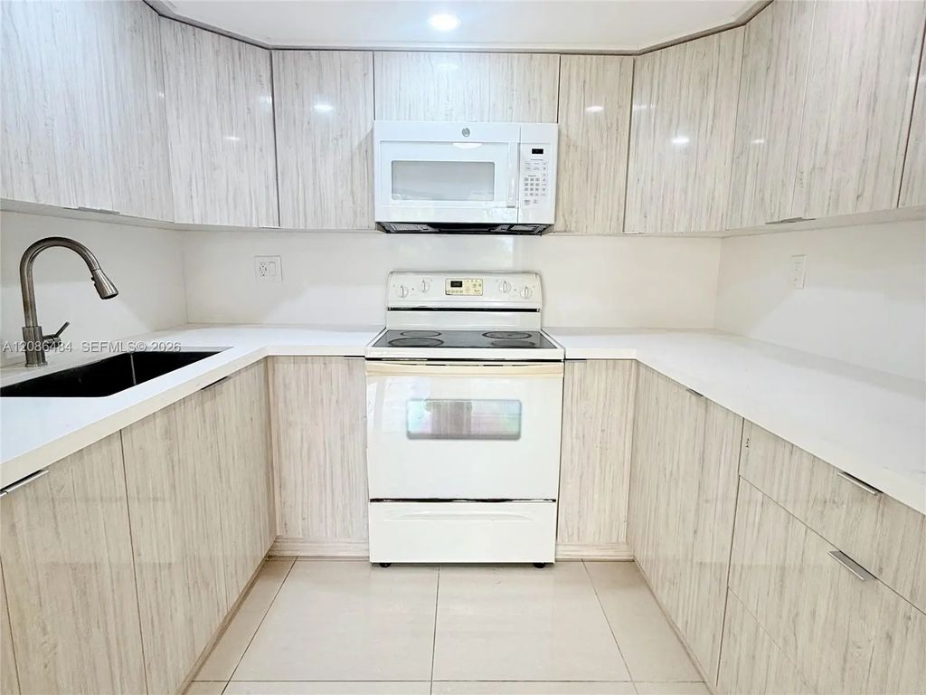 8830 Sw 123rd Court #i404, Miami