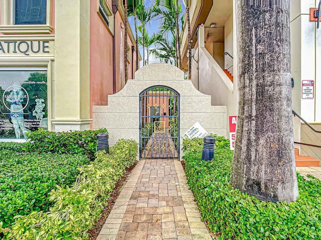 801 E Palmetto Park Road, Boca Raton