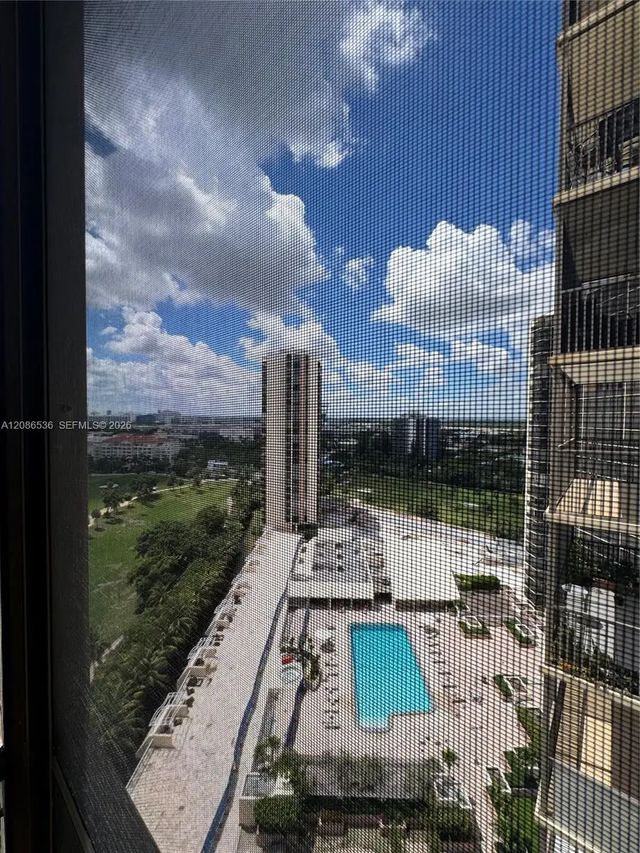 20379 W Country Club Drive #1937, Aventura