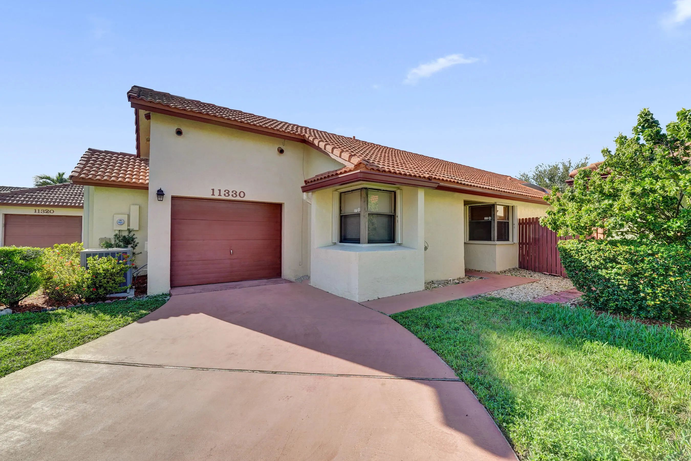 11330 Sw 8th Place, Pembroke Pines
