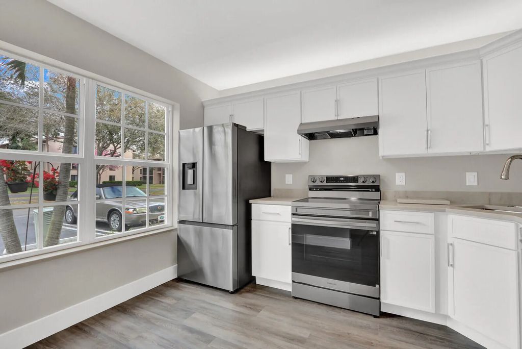 234 Foxtail Drive #e, Greenacres