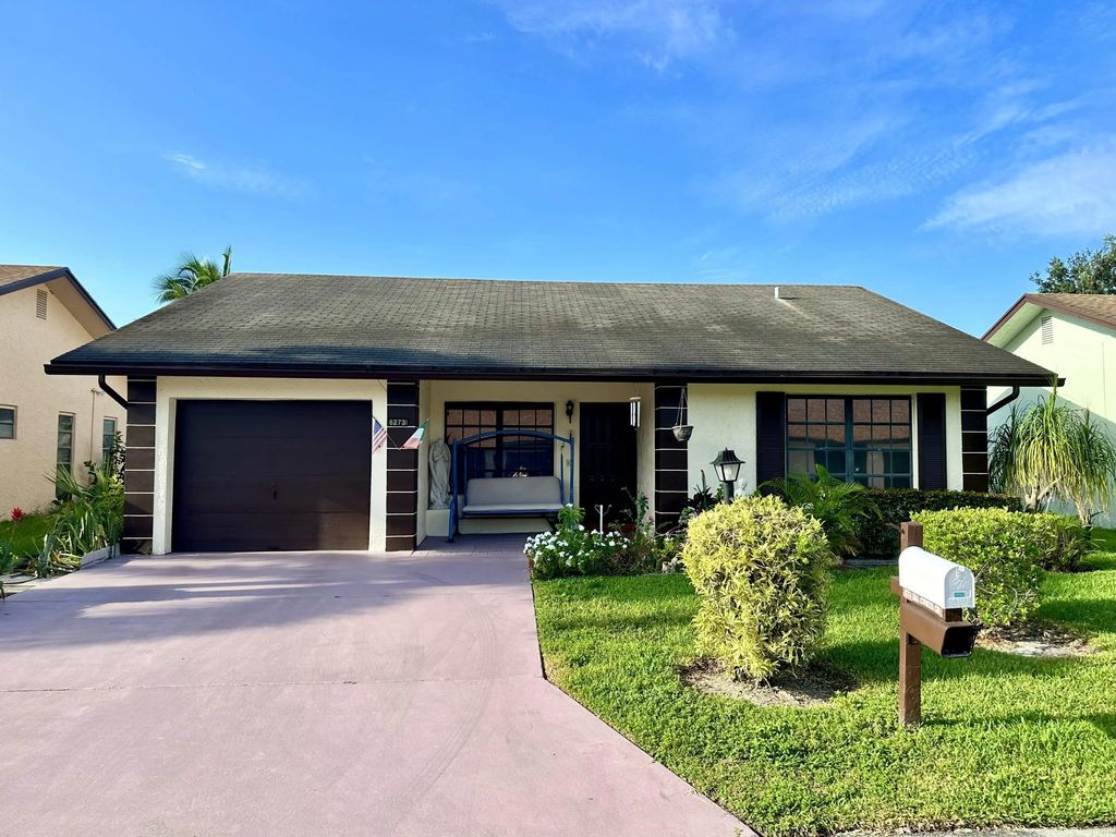 6273 Tall Cypress Circle, Greenacres