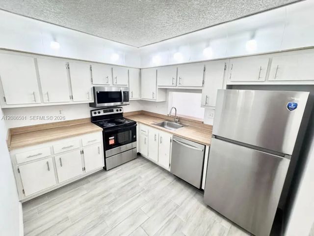 1800 Sw 81st Avenue #1204, North Lauderdale