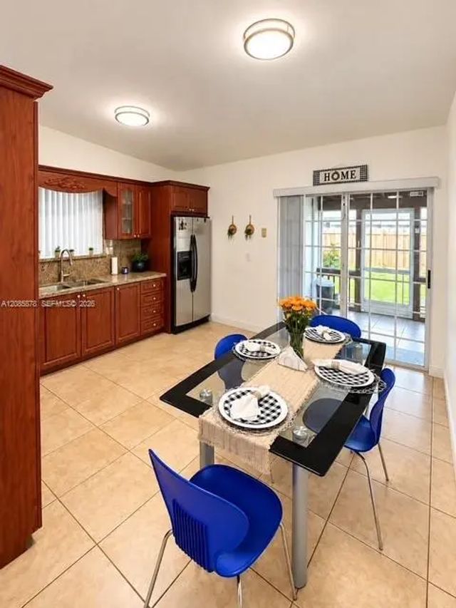 5 of 35 - 6541 Sw 5th Street, Pembroke Pines, FL