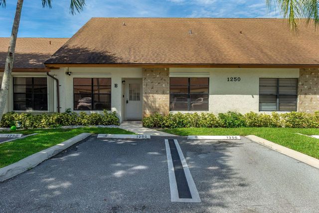 2 of 39 - 1250 Parkside Green Drive #b, Greenacres, FL