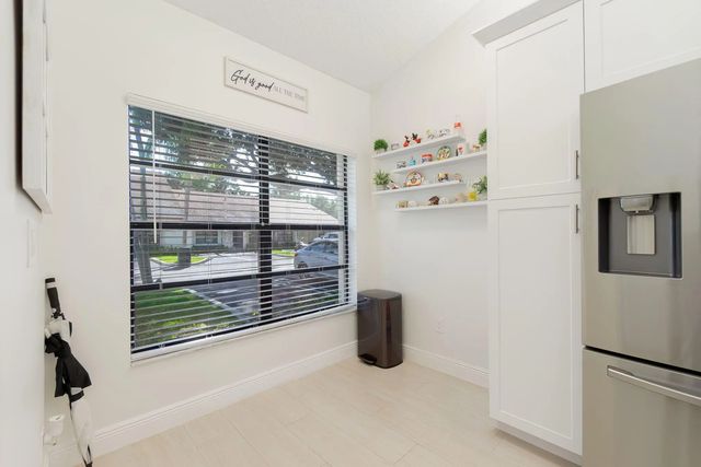 5 of 39 - 1250 Parkside Green Drive #b, Greenacres, FL