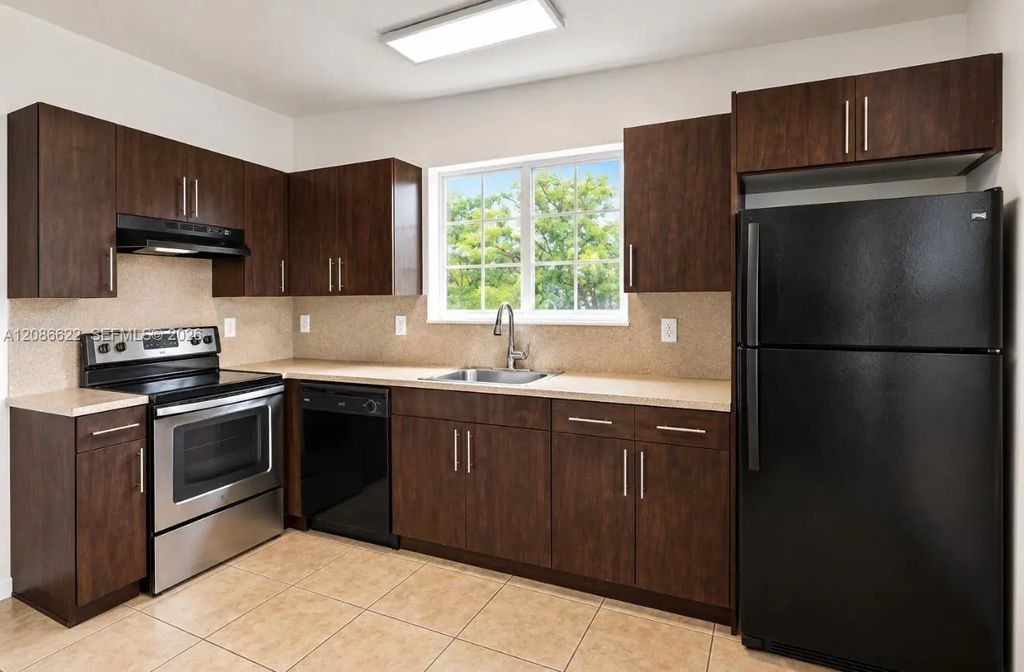 13 S Royal Poinciana Boulevard #20, Miami Springs