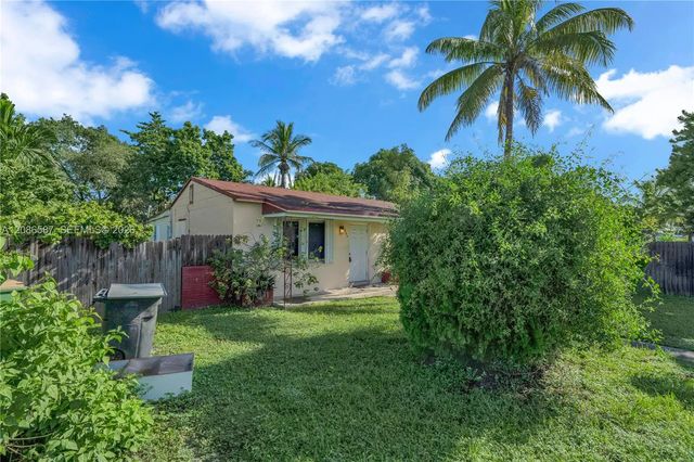 5 of 41 - 855 Nw 130th Street, North Miami, FL