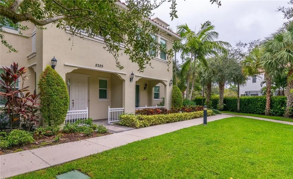 8289 Cascada Isles Drive, Hollywood