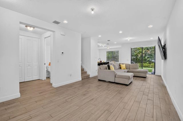 5 of 40 - 357 Nw 36th Avenue, Pompano Beach, FL