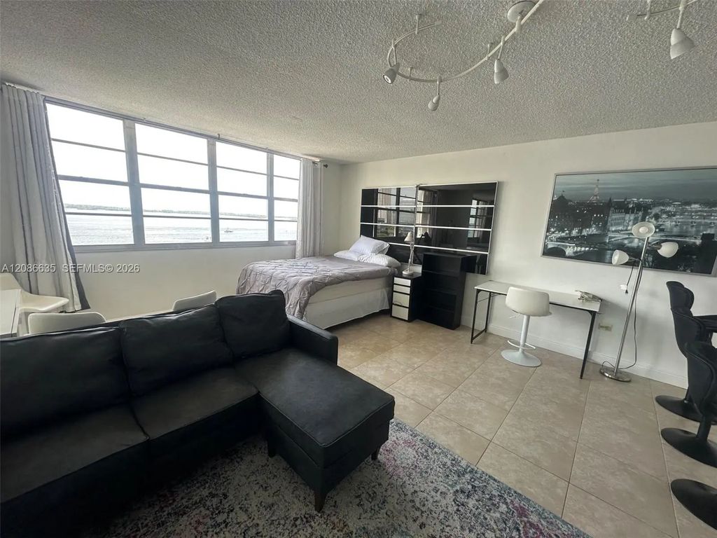 905 Brickell Bay Drive #1029, Miami