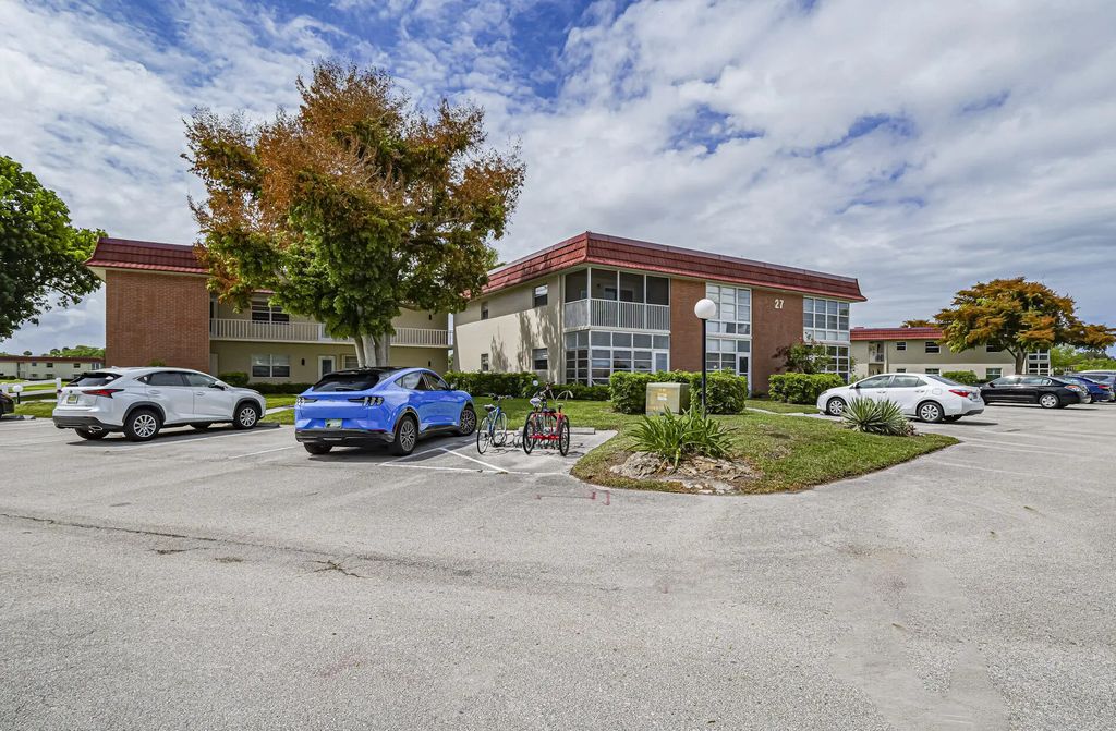 27 Pine Arbor Lane #205, Vero Beach
