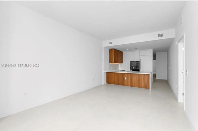 3 of 5 - 1400 Biscayne #3805, Miami, FL
