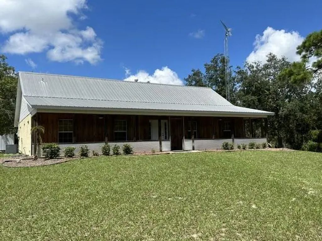 2005 Van Pelt Road, Sebring