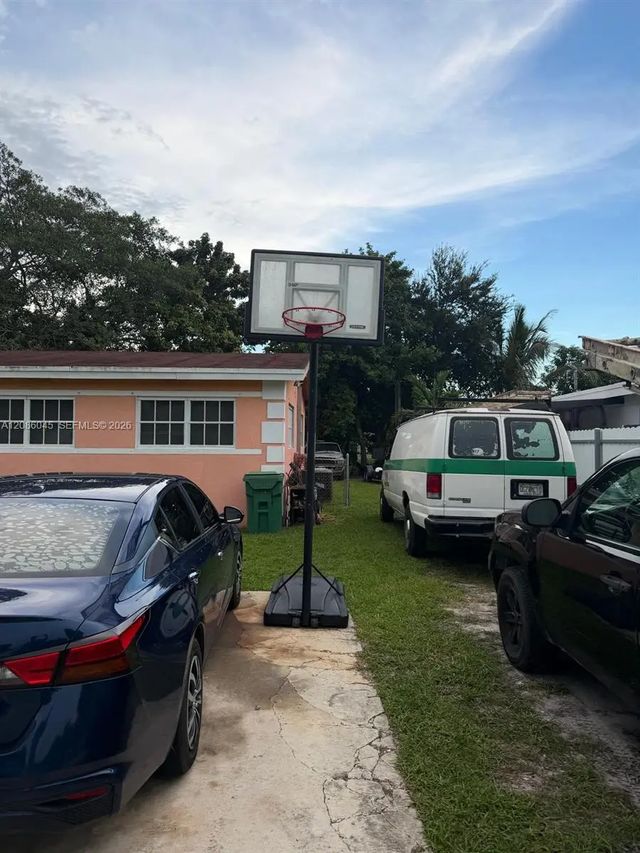 14331 Nw 16th Court, Miami