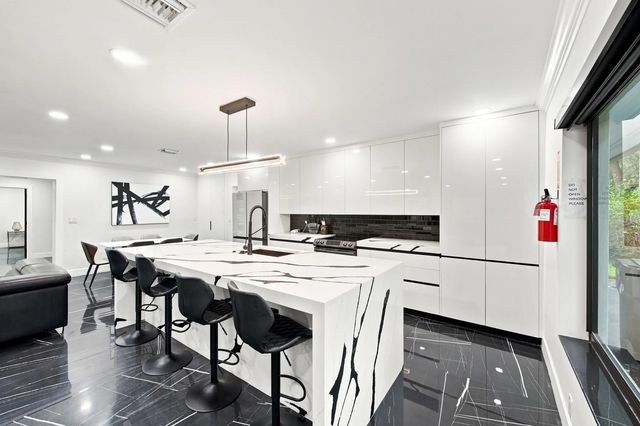 3 of 24 - 2457 Ne 27th Terrace, Fort Lauderdale, FL