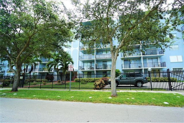 3 of 30 - 12500 Ne 15th Avenue #614, North Miami, FL