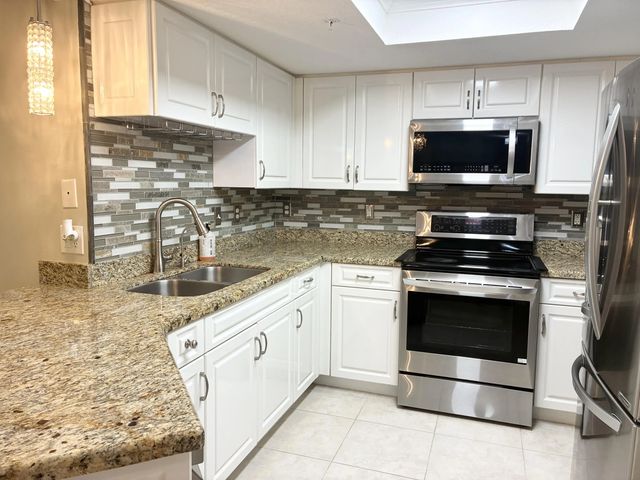 1000 Crestwood Court S #1005, Royal Palm Beach