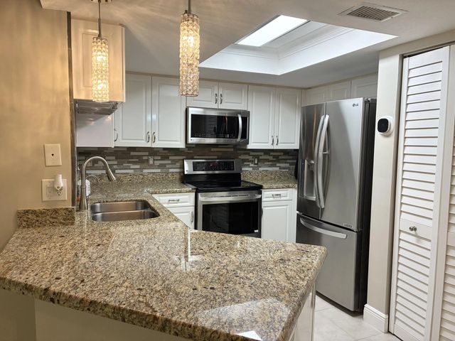 3 of 23 - 1000 Crestwood Court S #1005, Royal Palm Beach, FL