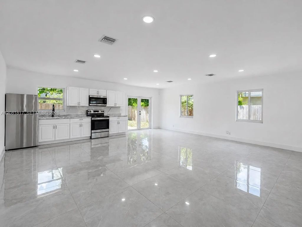 950 Ne 164th Street, North Miami Beach