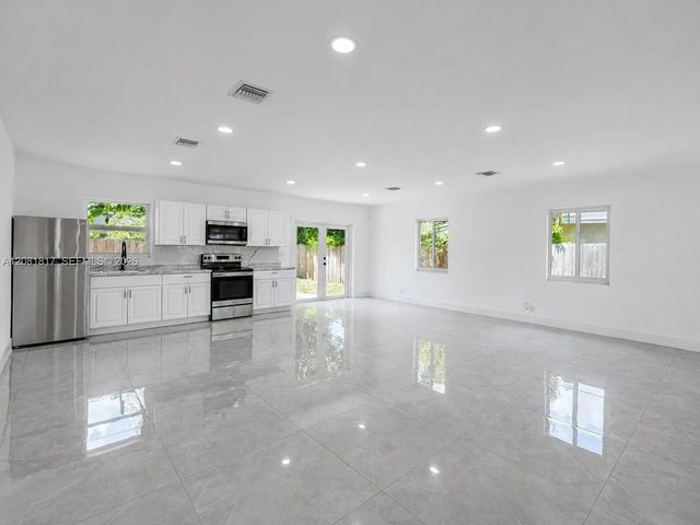 950 Ne 164th Street, North Miami Beach