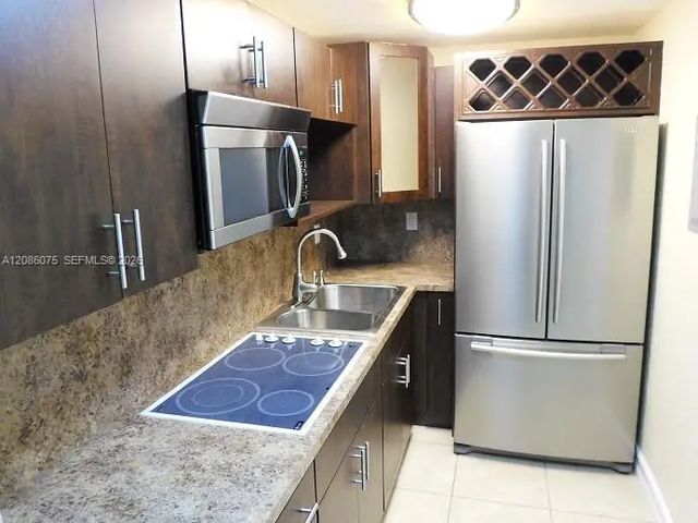 6960 Miami Gardens Drive #2-530a, Hialeah