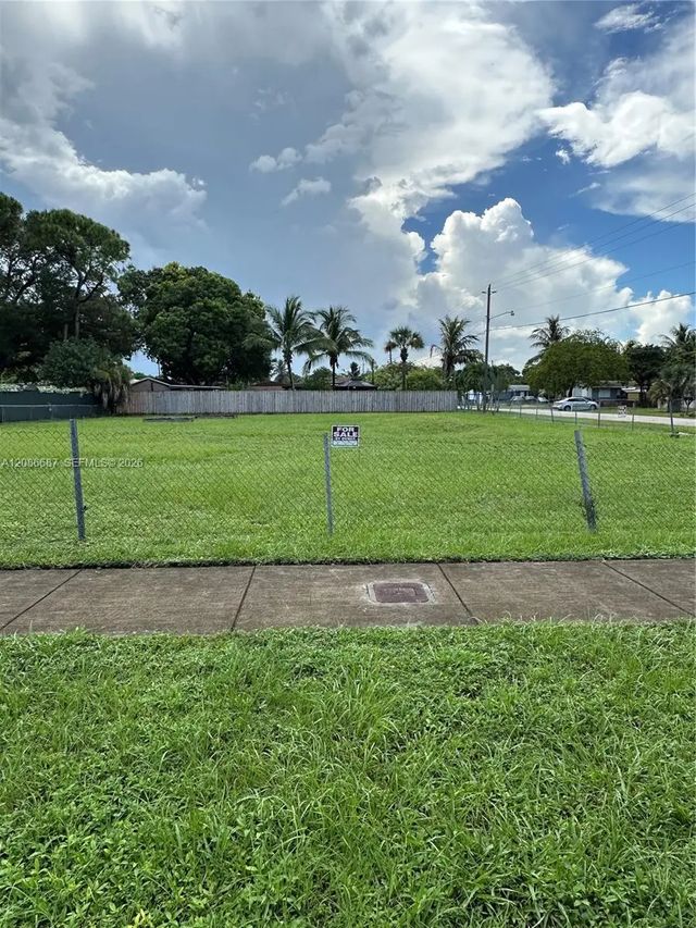 16240 Nw 38th Place, Miami Gardens
